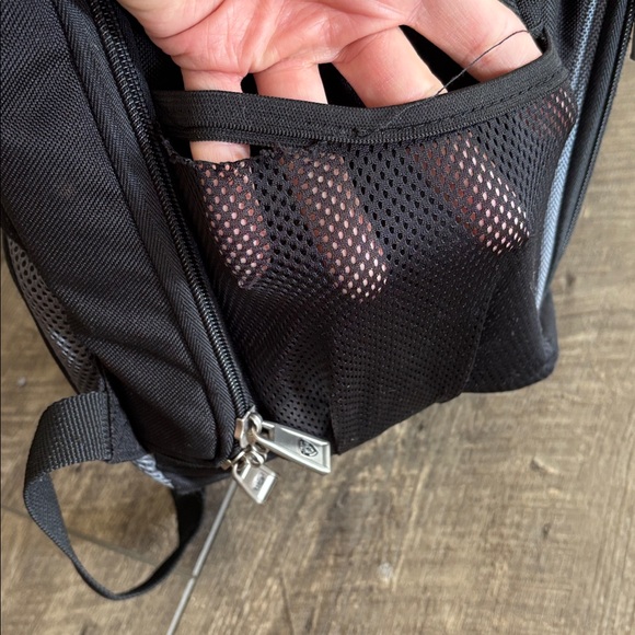 Heys' versatile Backpack - Picture 9 of 17